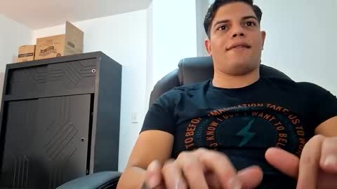 Snapshot of anndyhardy11 chatting on December 2024 03:11:01 PM Anndy Hardy online show from December 2024 03:11:01 PM