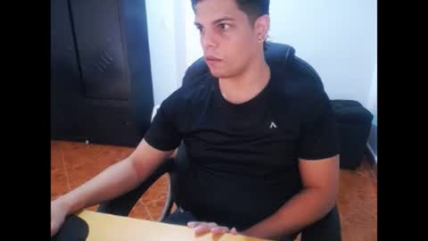 Snapshot of anndyhardy11 chatting on December 2024 12:44:02 PM Anndy Hardy online show from December 2024 12:44:02 PM