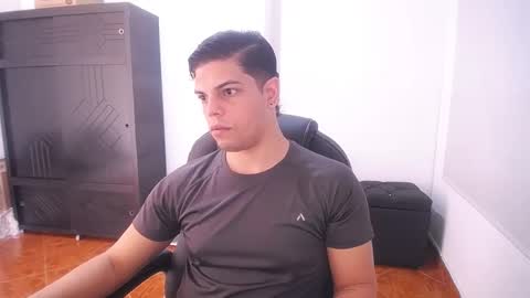 Snapshot of anndyhardy11 chatting on December 2024 01:39:01 PM Anndy Hardy online show from December 2024 01:39:01 PM