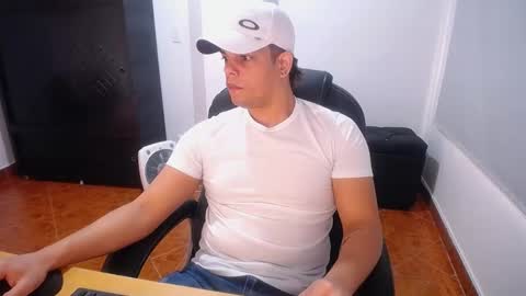 Snapshot of anndyhardy11 chatting on December 2024 11:55:02 AM Anndy Hardy online show from December 2024 11:55:02 AM