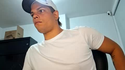 Snapshot of anndyhardy11 chatting on December 2024 01:11:02 PM Anndy Hardy online show from December 2024 01:11:02 PM