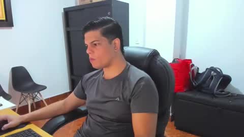 Snapshot of anndyhardy11 chatting on December 2024 12:11:01 PM Anndy Hardy online show from December 2024 12:11:01 PM