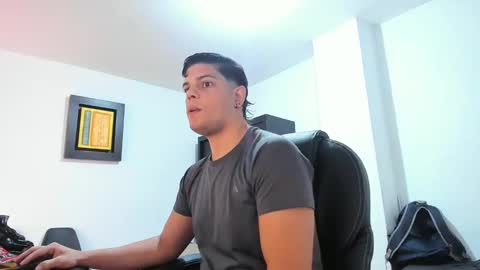 Snapshot of anndyhardy11 chatting on January 2025 01:42:02 PM Anndy Hardy online show from January 2025 01:42:02 PM