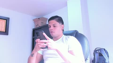 Snapshot of anndyhardy11 chatting on January 2025 01:58:01 PM Anndy Hardy online show from January 2025 01:58:01 PM