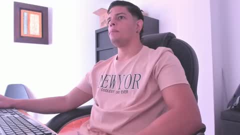 Snapshot of anndyhardy11 chatting on January 2025 01:19:02 PM Anndy Hardy online show from January 2025 01:19:02 PM