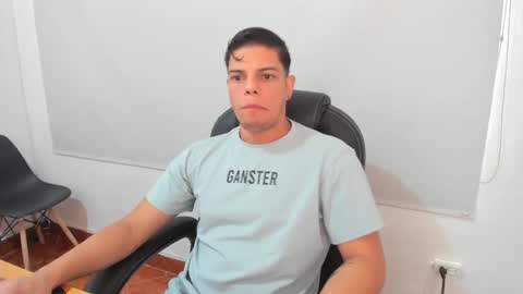 Snapshot of anndyhardy11 chatting on January 2025 01:14:01 PM Anndy Hardy online show from January 2025 01:14:01 PM