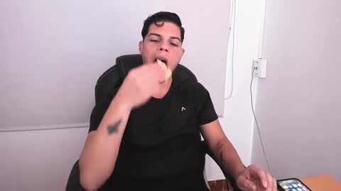 Snapshot of anndyhardy11 chatting on January 2025 01:45:02 PM Anndy Hardy online show from January 2025 01:45:02 PM