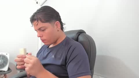 Snapshot of anndyhardy11 chatting on January 2025 01:17:01 PM Anndy Hardy online show from January 2025 01:17:01 PM