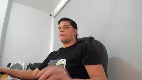 Snapshot of anndyhardy11 chatting on January 2025 03:00:02 PM Anndy Hardy online show from January 2025 03:00:02 PM