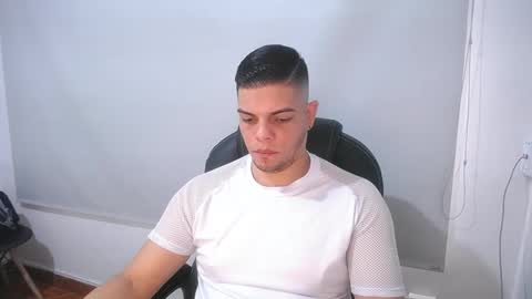 Snapshot of anndyhardy11 chatting on February 2025 12:39:02 PM Anndy Hardy online show from February 2025 12:39:02 PM