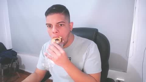 Snapshot of anndyhardy11 chatting on February 2025 03:27:01 PM Anndy Hardy online show from February 2025 03:27:01 PM