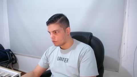 Snapshot of anndyhardy11 chatting on March 2025 12:23:02 PM Anndy Hardy online show from March 2025 12:23:02 PM