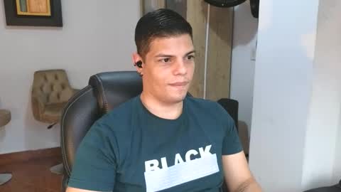 Snapshot of anndyhardy11 chatting on November 2025 09:25:02 PM Anndy Hardy online show from November 2025 09:25:02 PM