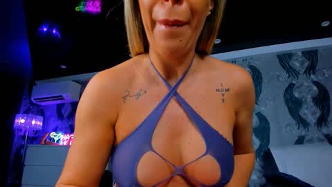 Ana online show from October 2025 03:57:01 AM