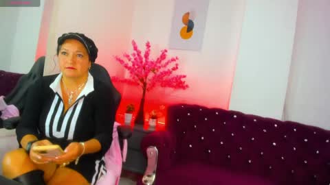 annie_carterr_ online show from May 2026 12:48:01 PM