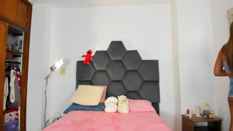 Snapshot of annie_dreams69 chatting on February 2025 01:34:01 AM Annie online show from February 2025 01:34:01 AM