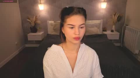annie kitss online show from May 2026 01:12:01 AM
