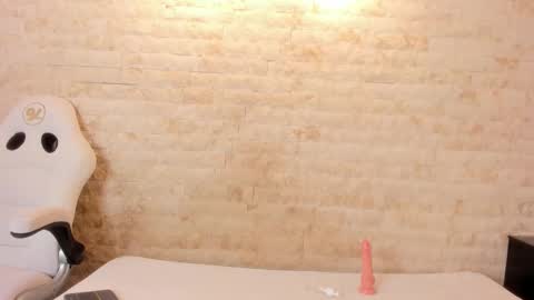 Snapshot of annie_shine_ chatting on February 2026 01:55:01 PM ANNIE online show from February 2026 01:55:01 PM