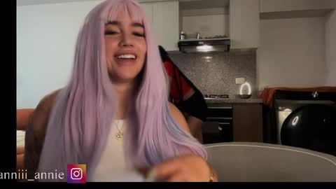 Snapshot of annie_snow_ chatting on May 2026 11:01:01 PM JEANNE no olvides seguirme dont forget follow me uu online show from May 2026 11:01:01 PM