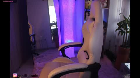 Snapshot of annie_snow_ chatting on June 2026 10:44:02 PM JEANNE no olvides seguirme dont forget follow me uu online show from June 2026 10:44:02 PM