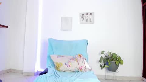 Annie online show from December 2025 07:53:02 PM