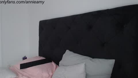 Snapshot of annieamy chatting on March 2025 04:03:02 PM Annie online show from March 2025 04:03:02 PM