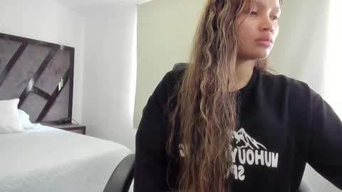 Annie and Stefan online show from October 2025 01:33:02 PM