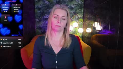 Annie online show from December 2024 12:00:01 PM