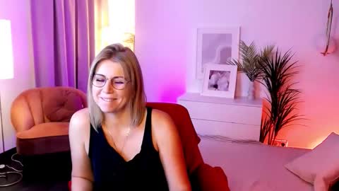 Annie online show from September 2025 05:53:02 AM