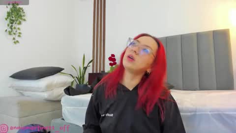 Annie online show from November 2025 12:08:02 PM