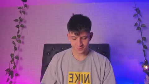 Annie  Alex online show from December 2024 01:40:01 PM