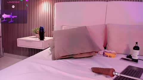 ANNIE  online show from March 2026 08:25:01 PM