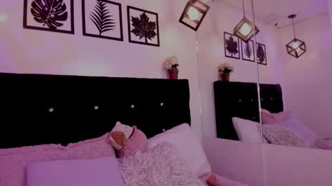 Annie Evans  online show from February 2026 07:24:02 AM