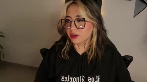 Snapshot of annikamerliahh_ chatting on February 2026 10:19:01 PM Annika online show from February 2026 10:19:01 PM