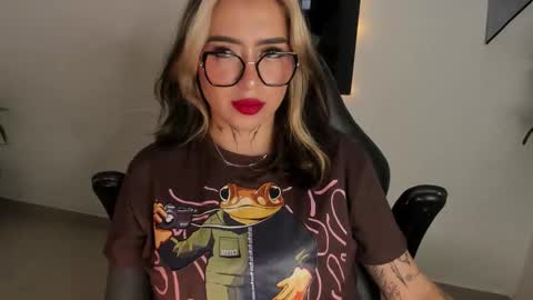 Snapshot of annikamerliahh_ chatting on February 2026 01:38:02 PM Annika online show from February 2026 01:38:02 PM