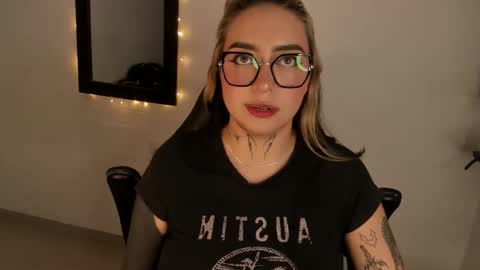 Snapshot of annikamerliahh_ chatting on February 2026 01:33:02 PM Annika online show from February 2026 01:33:02 PM