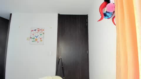 Issabela online show from December 2024 06:33:01 PM