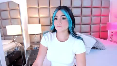 Snapshot of annyhizzle chatting on February 2025 09:40:01 PM online show from February 2025 09:40:01 PM