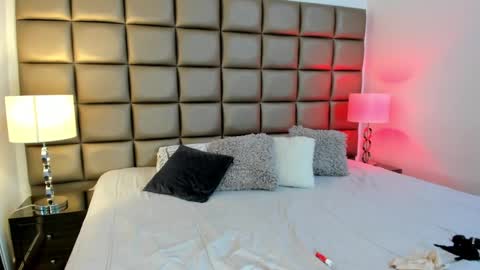 Snapshot of annyhizzle chatting on February 2025 12:25:01 AM online show from February 2025 12:25:01 AM