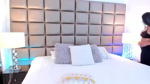 Snapshot of annyhizzle chatting on February 2025 10:25:01 PM online show from February 2025 10:25:01 PM