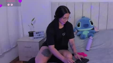 Anny online show from November 2025 10:09:02 PM