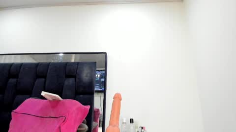 antonela_nerii online show from April 2026 05:18:01 PM