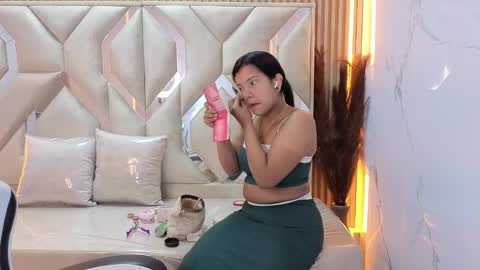 Antonela online show from October 2025 01:13:01 PM