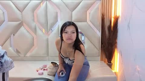 Antonela online show from November 2025 01:02:01 PM