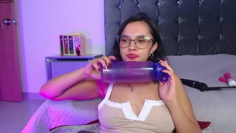 Antonia online show from July 2026 03:51:02 PM
