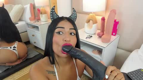 Antonia online show from April 2026 12:26:01 PM