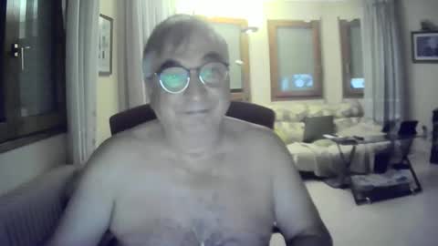 Antonio online show from September 2025 07:02:02 PM