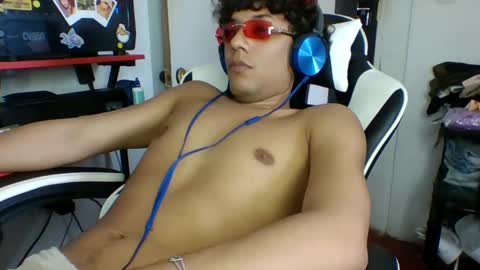 Snapshot of anuardhm chatting on November 2025 04:30:01 PM AnuarDHM online show from November 2025 04:30:01 PM