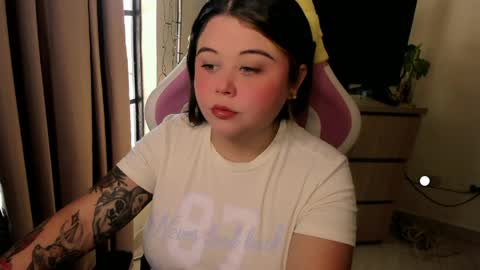   Independent model  online show from April 2026 09:01:01 PM