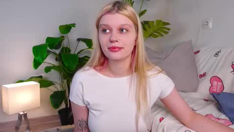 any_mo0n online show from October 2025 08:13:01 AM